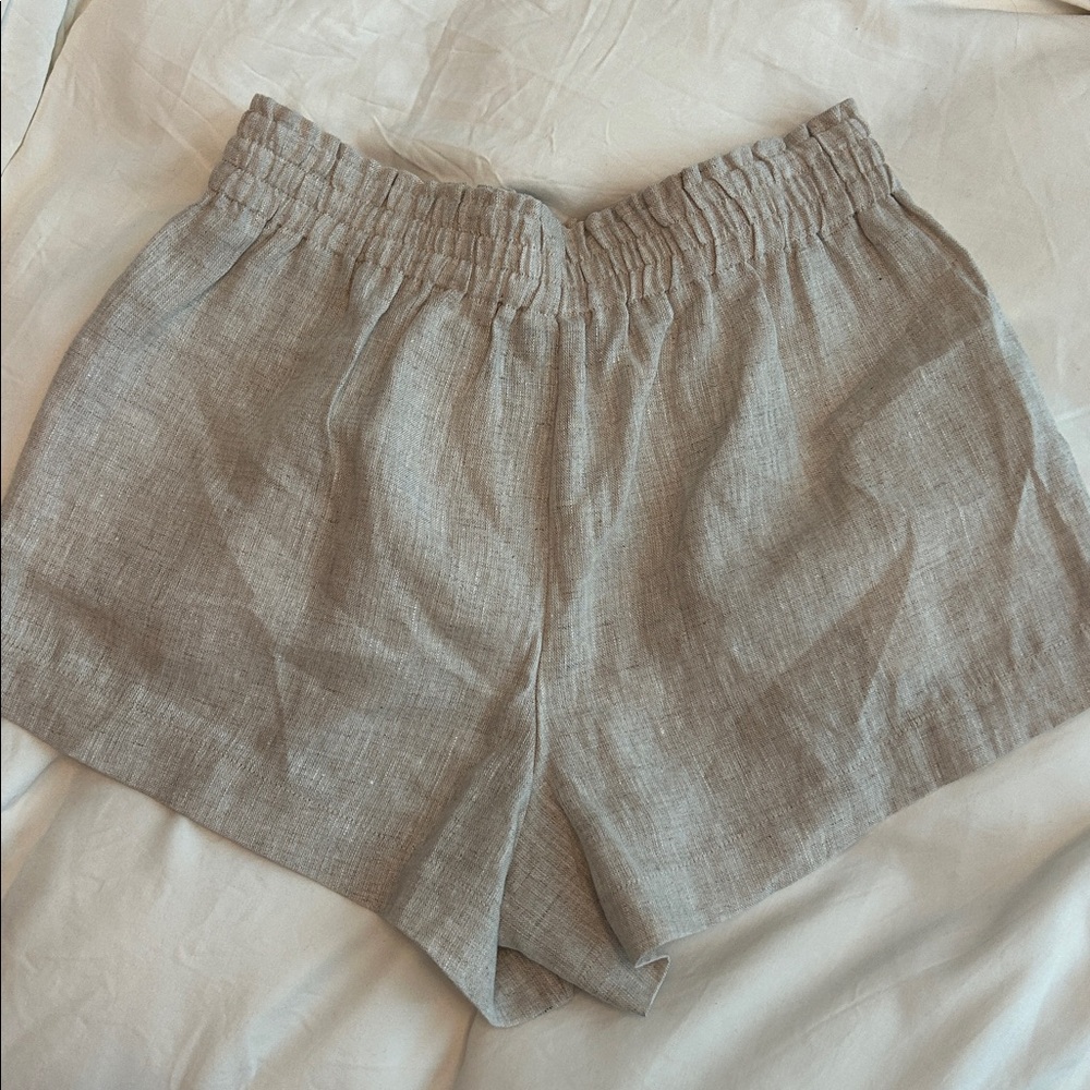 Reformation tan/sandy-colored linen shorts - Picture 4 of 5